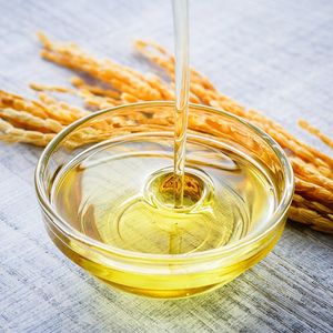 Aceite de salvado de arroz sin OMG a precio mayorista <span class=keywords><strong>para</strong></span> hacer jabón, aceite de salvado de arroz 100% puro prensado en frío sin refinar <span class=keywords><strong>para</strong></span> el cuidado de la piel y el cabello - Product Image 3