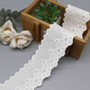 Classica Bordatura in <span class=keywords><strong>Pizzo</strong></span> Bianco di Cotone Ecologico con Occhielli 5,7cm Floreale Broderie Anglaise per Cucito di Abiti - Product Image 3