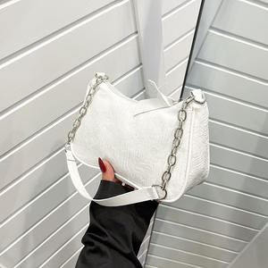 กระเป๋าสะพายไหล่ผู้หญิงอินเทรนด์ใหม่ฤดูใบไม้ผลิ2025ดีไซน์เป็นเอกลักษณ์กระเป๋าสะพายข้างสายโซ่สไตล์เกาหลีสำหรับผู้หญิง - Product Image 3