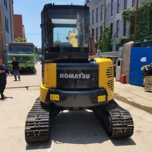 Mini-excavatrice sur chenilles Komatsu PC55MR d'occasion, 5,2 tonnes, rotation zéro, d'origine japonaise, à vendre - Product Image 3