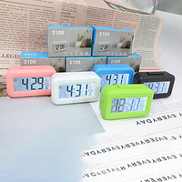 Réveil électronique 2026 en plastique au design simple, avec affichage de la date, de la température et fonction veilleuse, idéal pour le bureau, l'étude et les étudiants (unisexe)
