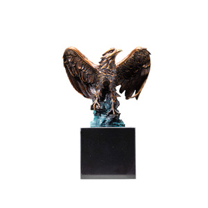 Adorno de Cobre con Diseño Tradicional de Águila, Decoración de Escritorio para Oficina, Regalo Empresarial - Product Image 1