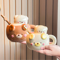 Vente en gros de tasses à café en céramique 3D créatives, tasses en céramique mignonnes avec couvercle et cuillère, cadeau pour les petites amies