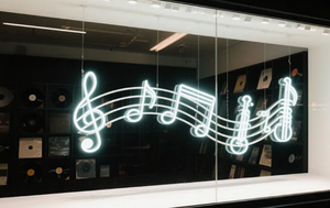 Pantalla Transparente P3.91-P7.82 para Escaparates, Ideal para Joyerías, Edificios y Cortinas LED - Product Image 6