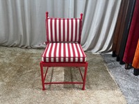 Fauteuil d'extérieur en tissu à séchage rapide avec service OEM, logo personnalisé, accoudoirs métalliques et coussin à passepoil pour patio, jardin et bistrot