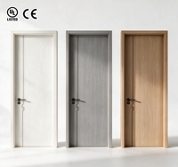 Design moderne CE, finition chêne, cœur en bois massif. Portes intérieures haut de gamme, adaptées aux villas, aux écoles et aux familles