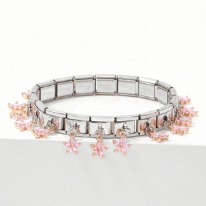 Pulsera de Eslabones con Dijes Italianos de Acero Inoxidable 316L Chapado en Oro, con Cierre de Gancho - Accesorio de Moda Unisex - Product Image 4