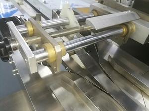 Pannolino per macchina imballatrice orizzontale per pannolini per bambini/adulti completamente automatico con sacchetto di plastica sacchetto per cuscino sigillante per riempimento automatico - Product Image 6