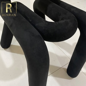 Chaise en forme italienne moderne et élégante, idéale pour un restaurant, un salon ou une salle à manger, nouveau produit - Product Image 4