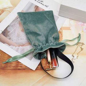 Pochette de voyage en velours à cordon avec poignée en ruban, logo personnalisé, au toucher doux, pour le rangement des serviettes hygiéniques et l'emballage cosmétique - Product Image 3