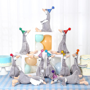 Vente en gros : Peluche personnalisée douce 'Adopt a Silly Goose' en forme de canard gris assis avec petits chapeaux, cadeaux pour fêtes <span class=keywords><strong>d</strong></span>'anniversaire - Product Image 2