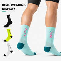 Usine de chaussettes personnalisées OEM ODM, faible MOQ, chaussettes de sport en nylon jacquard brodé pour la course, la gym, le cyclisme et les sports d'équipe