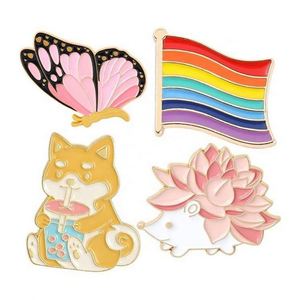 Badges émaillés souples personnalisés par le fabricant, épingles à revers en émail souple motif papillon et plante - Product Image 5