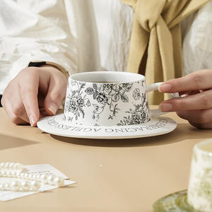 Ensemble de tasses à café en céramique mate 250 ml, design rose vintage, boîte cadeau incluse pour les cadeaux - Product Image 4