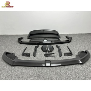 ชุดแต่งคาร์บอนไฟเบอร์สไตล์ W12 สำหรับ Bentley Bentayga ปี 2016-2018 ประกอบด้วยดิฟฟิวเซอร์หน้า, ลิ้นกันชนหลัง, สปอยเลอร์หลัง, ฝาครอบกระจกมองข้าง - Product Image 4