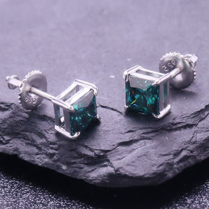 Pendientes de Moissanita Verde Cuadrada de 1 Quilate con Corte Princesa, Plata de Ley y Baño de Oro, Diseño de Racimo Único - Product Image 3