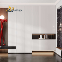 Meubles de salon de style moderne avec structure résistante à l'humidité et plusieurs compartiments, adaptés à la décoration du salon