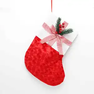 Kerst Kous Kerstman Gift Bag Xmas Decoratie Nieuwe Jaar Fluwelen Sokken Met Berry Dennennaald Ornament Plaid Strik