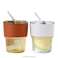 Vente en gros de gobelet en verre portable au design moderne avec logo Offre Spéciale tasse à jus et lait grande capacité avec couvercles pailles eau réutilisable