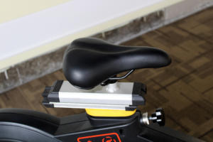 <span class=keywords><strong>Bicicleta</strong></span> <span class=keywords><strong>de</strong></span> spinning magnética comercial |   Poste <span class=keywords><strong>de</strong></span> Ajuste <span class=keywords><strong>de</strong></span> Aluminio |   Volante <span class=keywords><strong>de</strong></span> Inercia <span class=keywords><strong>de</strong></span> 13 kg |   Resistencia <span class=keywords><strong>de</strong></span> 4 Niveles |   Uso en el Gimnasio - Product Image 2