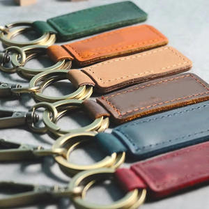 Vente en gros de porte-clés en cuir véritable PU personnalisés Mini Bible Sainte Bible Verset Cadeaux d'église - Product Image 6