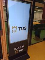 Écran publicitaire vertical d'intérieur de 55 pouces, moniteur LCD lumineux, signalisation numérique, ascenseur, métro, kiosque éducatif, écran tactile