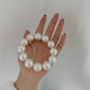 Wholesale Pearl <strong>Hair</strong> <strong>Accessories</strong> <strong>Women</strong> Big Pearls <strong>Hair</strong> Band White Sweet Bracelets Pearl <strong>Hair</strong> Bands <strong>for</strong> <strong>Women</strong> Girls - Product Image 6