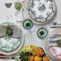 Ensemble d'assiettes en porcelaine polyvalentes Motifs exquis inspirés de la dentelle florale multicolore pour l'élégance du mariage