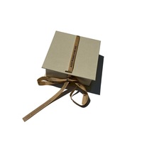 Boîtes cadeaux pliables en carton rigide mat avec logo personnalisé imprimé, fermeture magnétique, emballage avec ruban