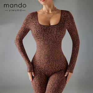 بدلة رياضية نسائية من النايلون عالية المرونة بنمط التاي داي وطبعة الفهد من مصنع تشجيانغ - Product Image 3