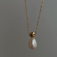 Nouveau Collier Dazan Été 2027 en Acier Inoxydable Plaqué Or 18 carats Anti-ternissement avec Perles d'Imitation Vintage pour Femme - Vente en Gros