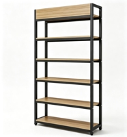 Étagère de présentation robuste en tube carré noir avec 5 niveaux de rayonnages imitation bois et panneau supérieur pour magasin de détail moderne