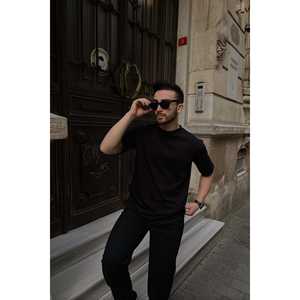 เสื้อยืดโอเวอร์ไซส์สีดำ ผ้าฝ้ายออร์แกนิค 100% พิมพ์ลาย 3 มิติ ด้านหลัง ปักลายตามสั่ง น้ำหนัก 300 GSM - Product Image 1