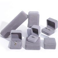Boîte cadeau de luxe personnalisée en velours pour collier, avec logo en relief, pour emballage de bijoux fins (bracelet, boucles d'oreilles, collier)