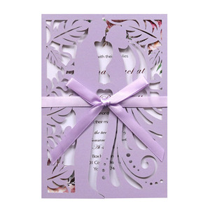 Invitaciones de boda grabadas con láser, hermosas invitaciones de boda creativas, tarjetas de felicitación de San Valentín con láser en color morado claro. - Product Image 1