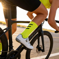 Chaussettes de cyclisme réfléchissantes légères en gros, respirantes et confortables, conception personnalisée OEM ODM pour le cyclisme