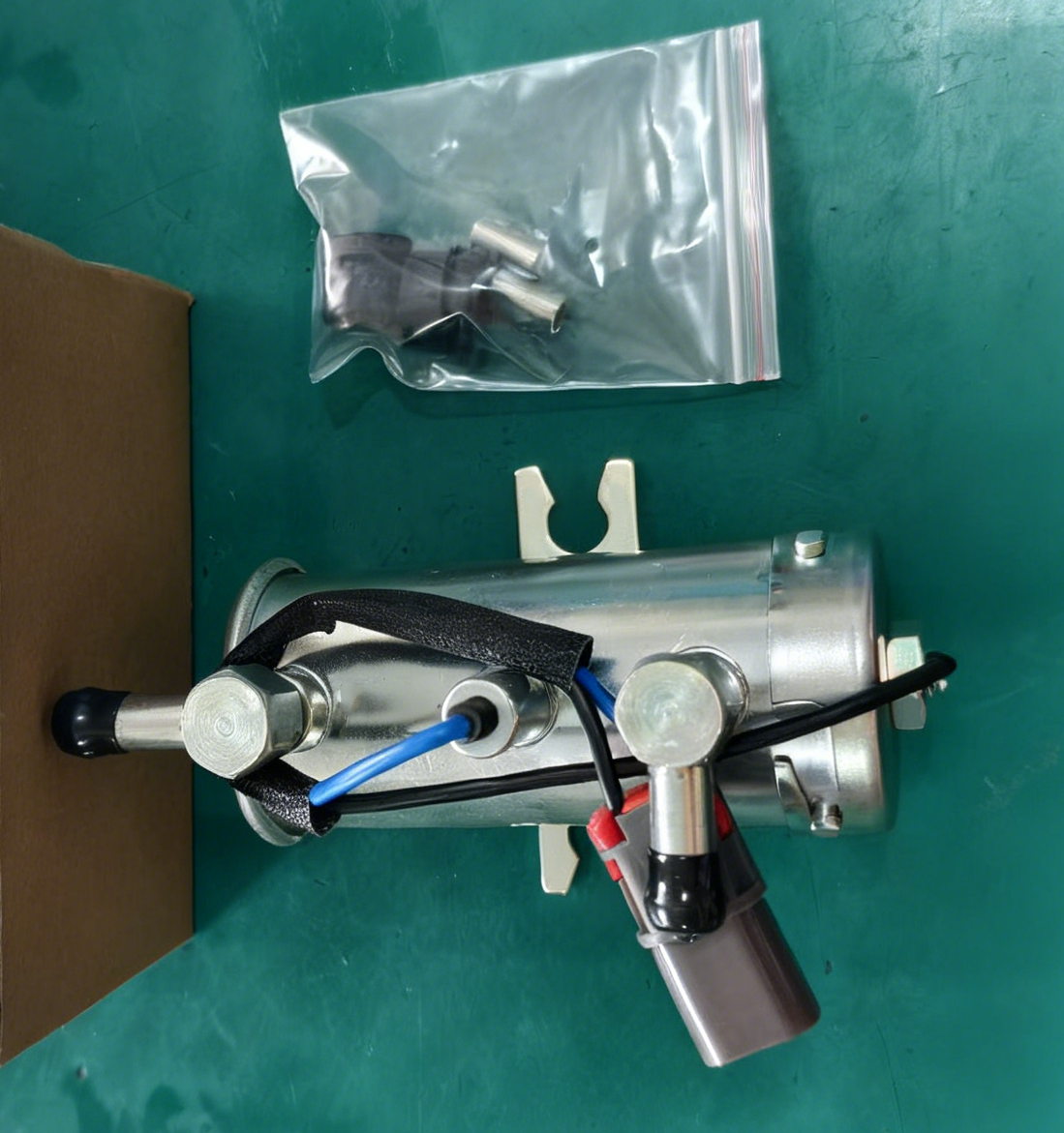Electric Fuel Booster Pump 4645227 17926100 for Hitachi Excavator ZX330-3 ZX270-3 ZX240-3 ZX200-3 ZX135US-3 ZX130-3 ZX120-3