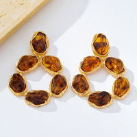 Perhiasan Fashion OEM/ODM Anting Bunga Besar Berlapis Logam Anting Daun Berongga Emas Anting Geometris Resin Amber Anting Afrika