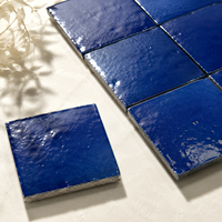 Carreaux de céramique émaillés bleu cobalt carrés, style Zellige marocain, carreaux muraux faits à la main pour salle de bain et intérieur d'hôtel en stock