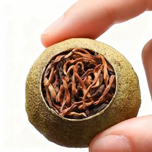 Teebauern sammeln direkt Yunnan Pu'er und Guangdong Xinhui Xiaoqing Orangen, um eine authentische Qualität zu gewährleisten. - Product Image 1