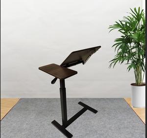 Moderner Runder Gerillter Glas-Couchtisch mit Goldenem Metallrahmen für Wohnzimmermöbel und Heimeinrichtung - Product Image 5