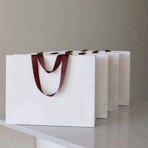 Sacs en papier personnalisés de luxe pour cadeaux, emballages de sacs en papier en gros avec votre propre logo - Product Image 5