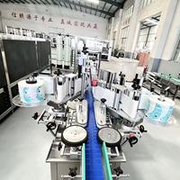 Etiqueteuse automatique à trois côtés en acier inoxydable 304, machine d'étiquetage pour bouteilles carrées en PET pour les boissons au thé et à l'eau de coco