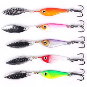 Appât vibrant à trois crochets leurre rotatif en métal avec gabarits en plastique légers et durables - Product Image 1