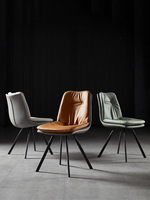 Chaise de salle à manger de luxe en cuir fendu noir mat avec pieds métalliques inclinés, stable, pour hôtel, appartement, réception, salon