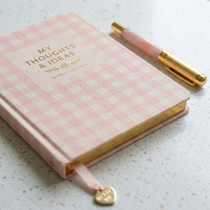 Carnet A5 à couverture rigide LABON en tissu gingham rose esthétique, journal/agenda avec feuille d'or « Mes pensées », breloques en forme de cœur et bords dorés - Product Image 6