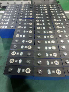 Batería de Litio Apilable de Alto Voltaje para Rack 204.8V 100Ah 200Ah 20kWh 25kWh 30kWh 40kWh 50kWh Híbrida con BMS Inteligente - Product Image 5
