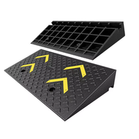 Rampe d'accès portable avec hauteur réglable, en PVC et caoutchouc résistant aux chocs, avec motif flèche jaune pour pneus de voiture
