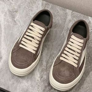 2026 New Best-selling Retro Green Design Cushioning Non-slip Thick Soled Sporty Walking Shoes Suede Upper Anti-Odor All Seasons - Product Image 1