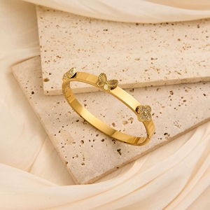 Bracciale in acciaio inossidabile con quadrifoglio tempestato di diamanti, bracciale da donna con fibbia a fiore e farfalla - Product Image 3